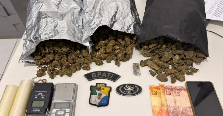 PM apreende 2,4 quilos de droga e prende suspeito de tráfico em Capela