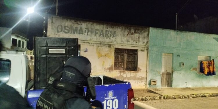 Jovem em surto psicótico mobiliza PM e BOPE em operação de alta complexidade em Monte Alegre