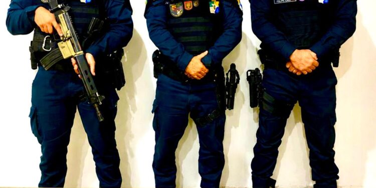PM apreende pistola e munições durante abordagem veicular em Canindé de São Francisco
