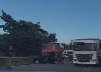 Acidente entre três veículos deixa um morto e dois feridos na BR-235 em Nossa Senhora do Socorro
